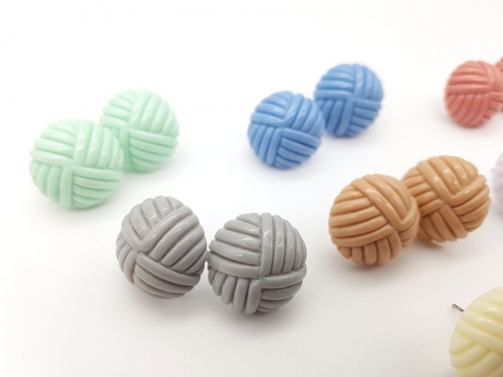 Wollknäul Optik Kunststoff Ohrstecker